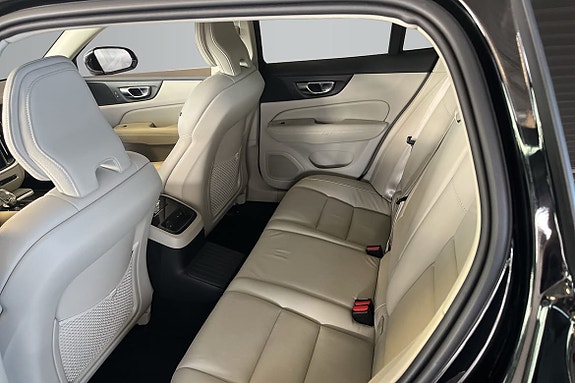 Volvo V60 11 of 16