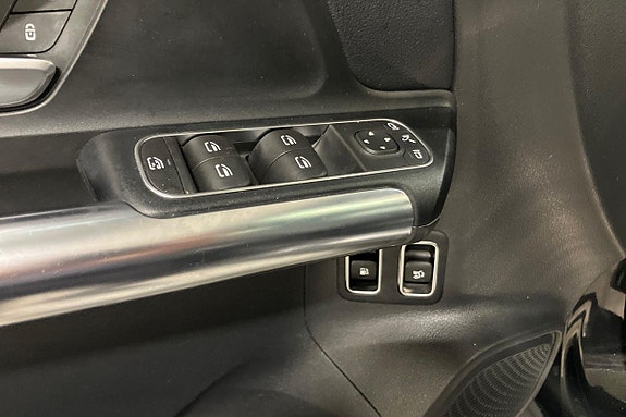 Mercedes-Benz GLA250 e 25 of 30