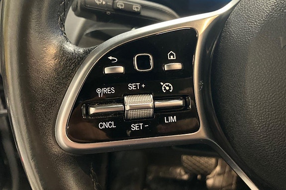 Mercedes-Benz GLA250 e 23 of 30