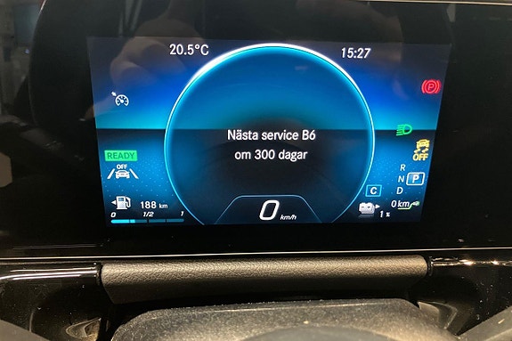 Mercedes-Benz GLA250 e 17 of 30