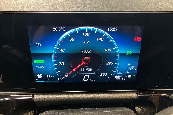 Mercedes-Benz GLA250 e 19 of 30