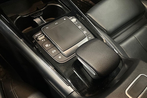 Mercedes-Benz GLA250 e 28 of 30
