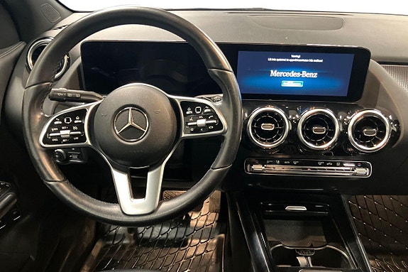 Mercedes-Benz GLA250 e 12 of 30