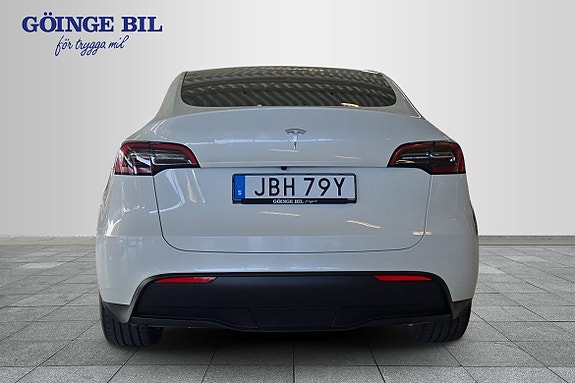 Tesla Model Y 7 of 14