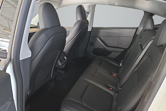 Tesla Model Y 11 of 14