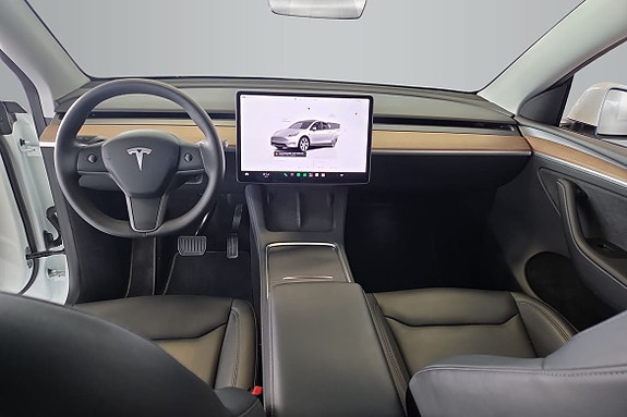 Tesla Model Y 12 of 14
