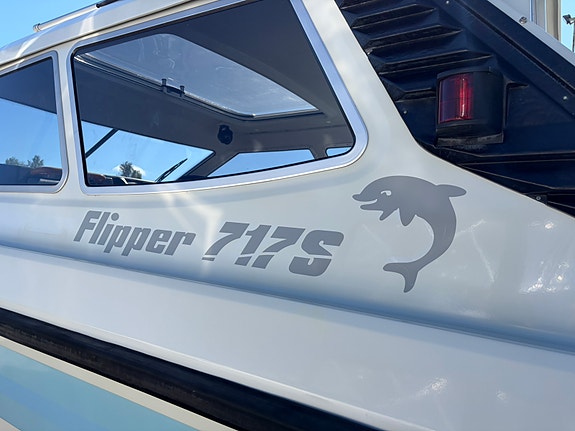 Flipper 717S Volvo Penta 570A V8 12 of 19