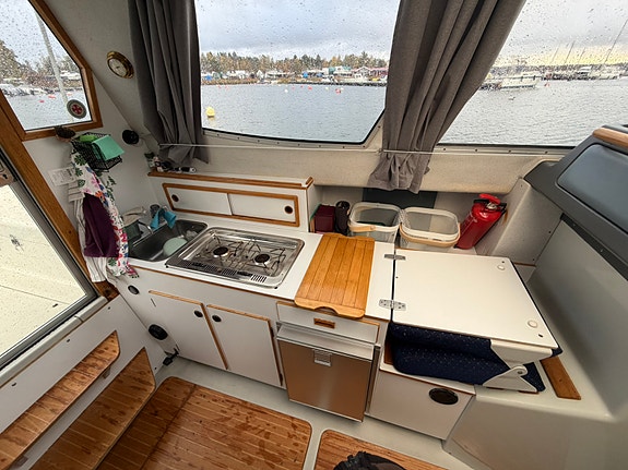 Flipper 717S Volvo Penta 570A V8 14 of 19