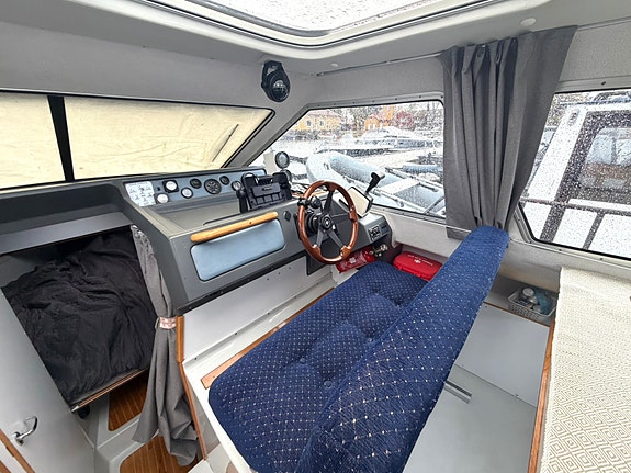 Flipper 717S Volvo Penta 570A V8 16 of 19