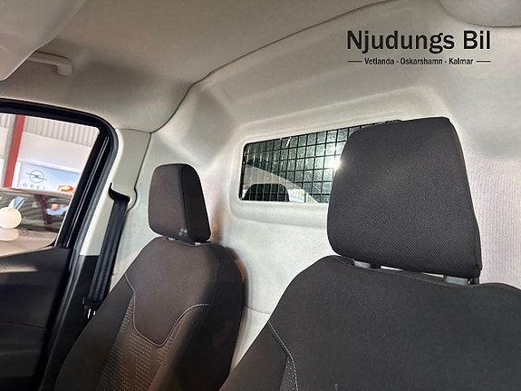 Ford Transit Courier 9 of 9