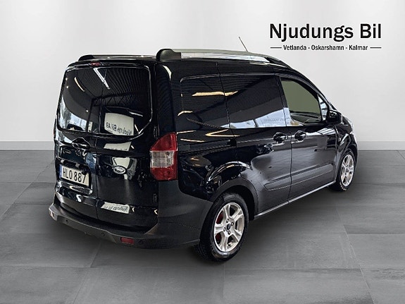 Ford Transit Courier 3 of 9