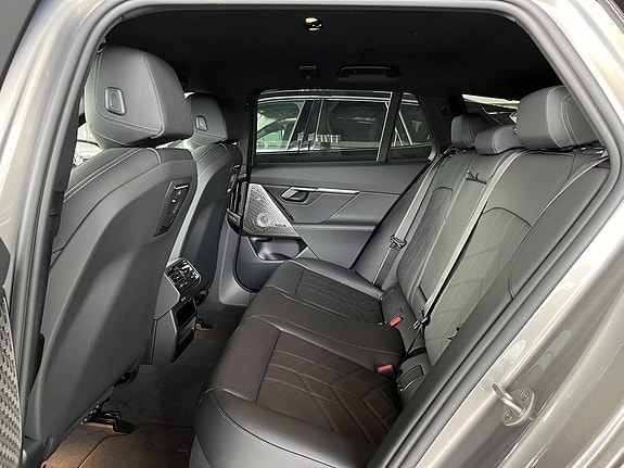 BMW 530e 12 of 16