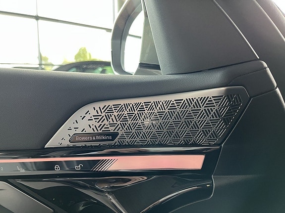 BMW 530e 9 of 16