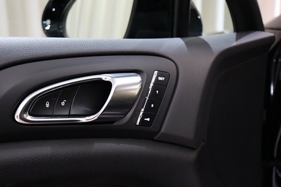 Porsche Cayenne S 17 of 30