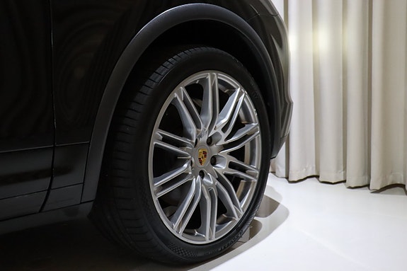 Porsche Cayenne S 15 of 30