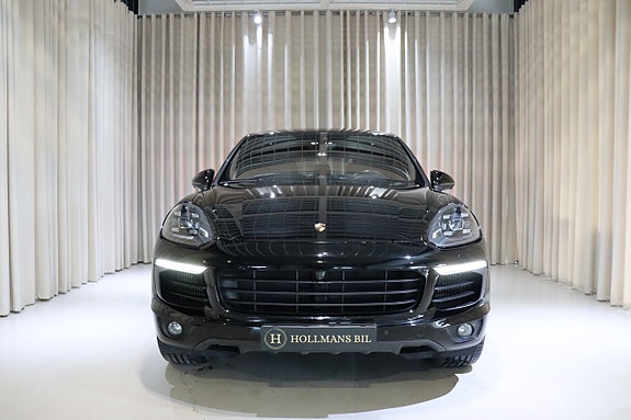 Porsche Cayenne S 6 of 30
