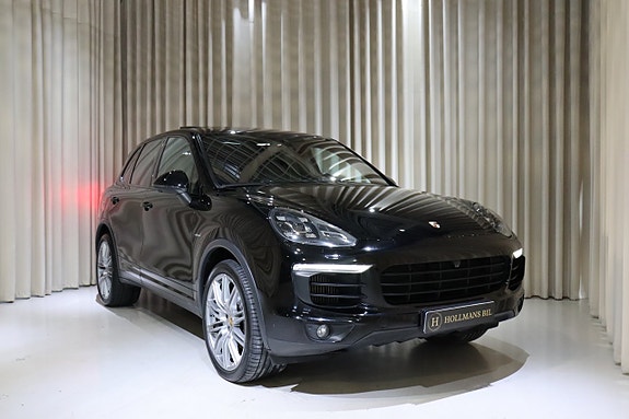 Porsche Cayenne S 2 of 30