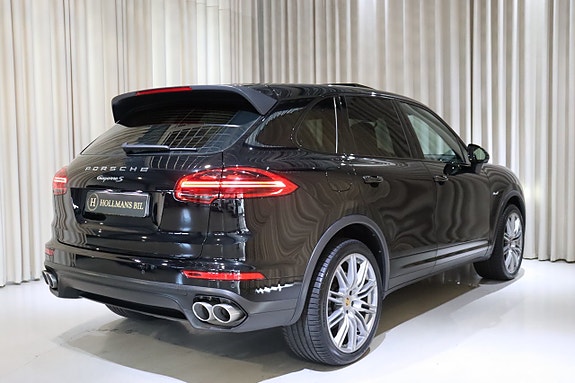Porsche Cayenne S 12 of 30