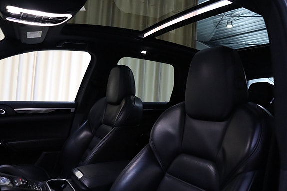 Porsche Cayenne S 18 of 30