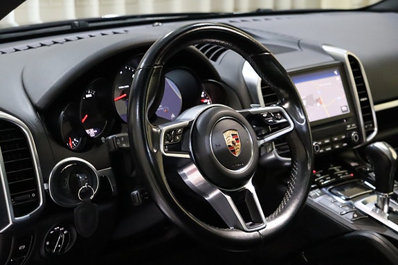 Porsche Cayenne S 16 of 30