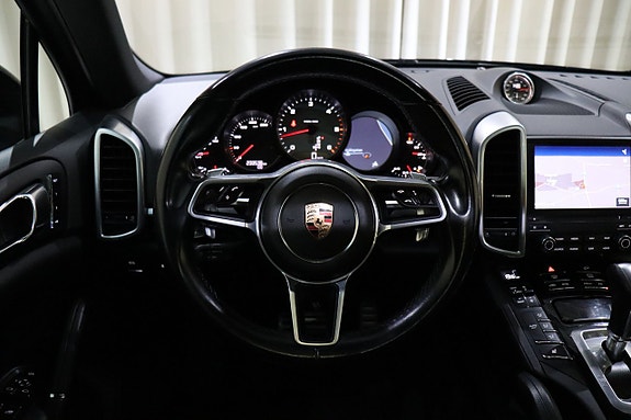 Porsche Cayenne S 21 of 30