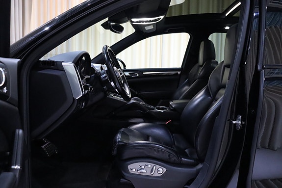Porsche Cayenne S 19 of 30