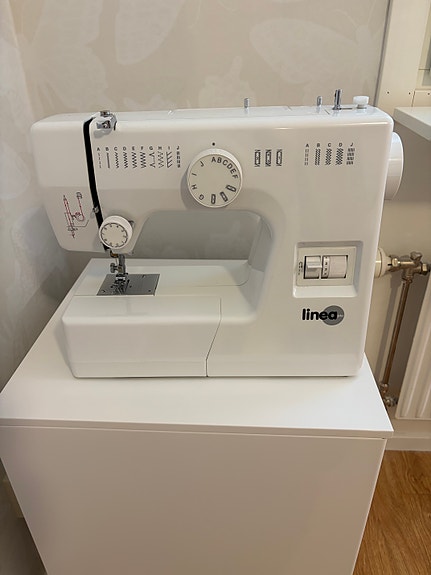 Linea symaskin + Singer overlockmaskin vit