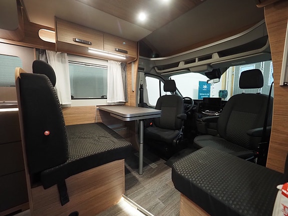 Weinsberg CaraSuite 700MEG 165hk I AUT I 3500kg I MOMS I Solcell I Backkamera 4 of 21