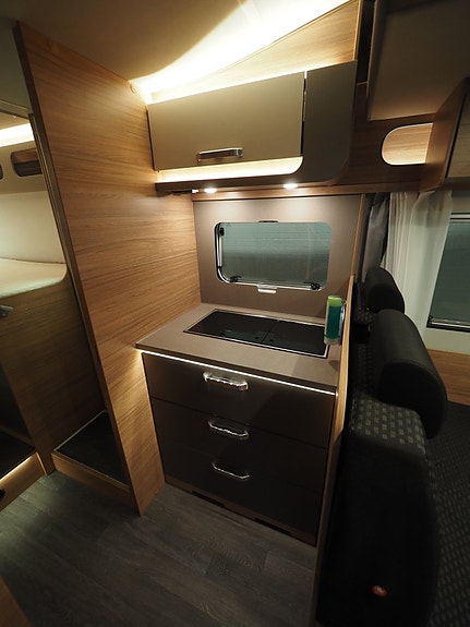 Weinsberg CaraSuite 700MEG 165hk I AUT I 3500kg I MOMS I Solcell I Backkamera 6 of 21