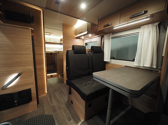 Weinsberg CaraSuite 700MEG 165hk I AUT I 3500kg I MOMS I Solcell I Backkamera 5 of 21