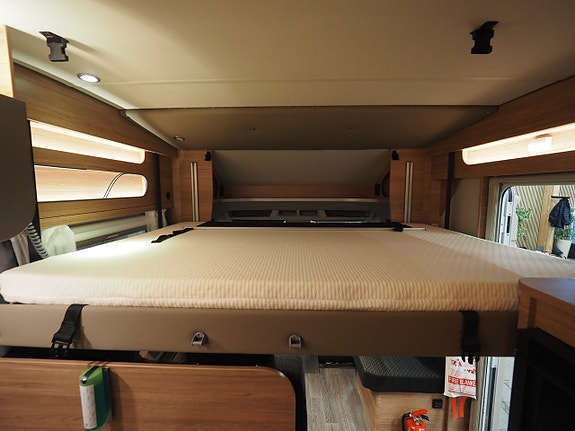 Weinsberg CaraSuite 700MEG 165hk I AUT I 3500kg I MOMS I Solcell I Backkamera 15 of 21