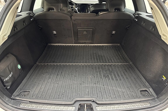 Volvo V60 Cross Country 11 of 15
