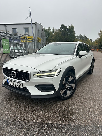 Volvo V60 Cross Country 9 of 15