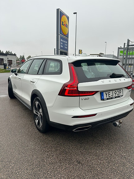Volvo V60 Cross Country 5 of 15