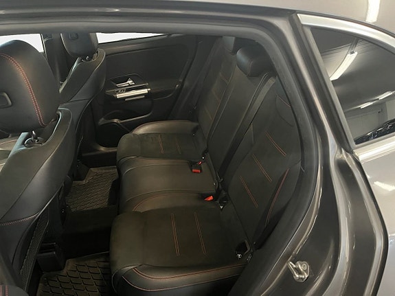 Mercedes-Benz GLA 200 13 of 15