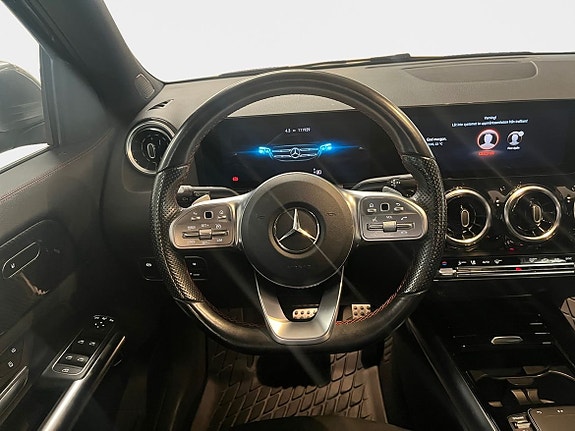 Mercedes-Benz GLA 200 12 of 15
