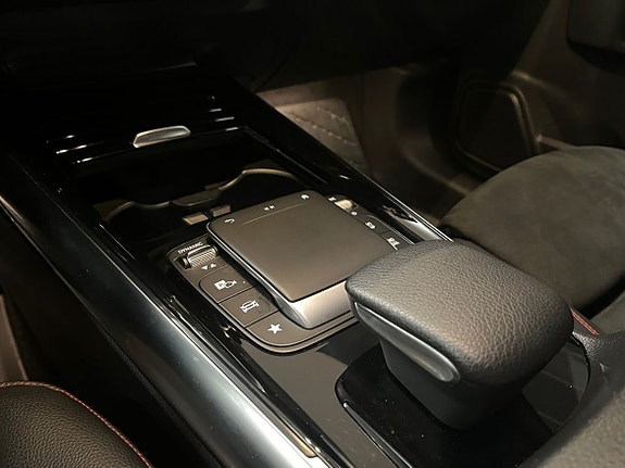 Mercedes-Benz GLA 200 11 of 15