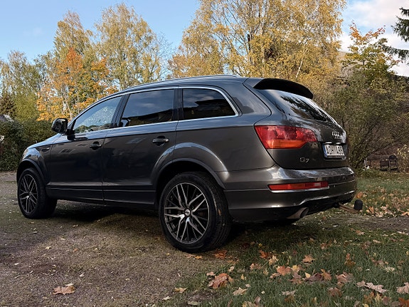 Audi Q7 2 of 7