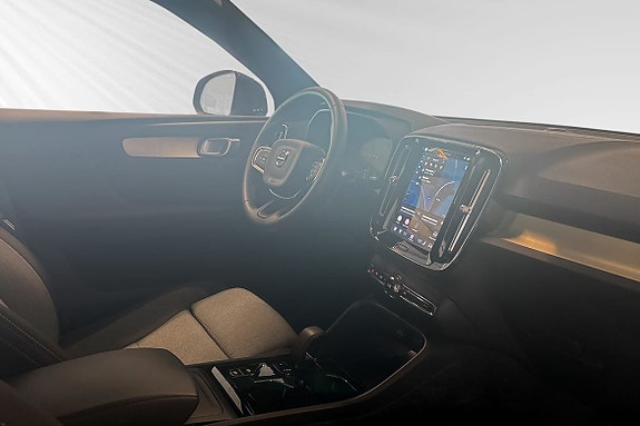 Volvo XC40 11 of 26