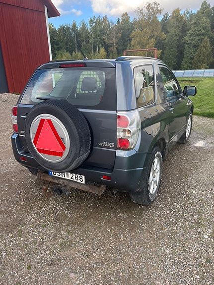 Suzuki Grand Vitara 3 of 6