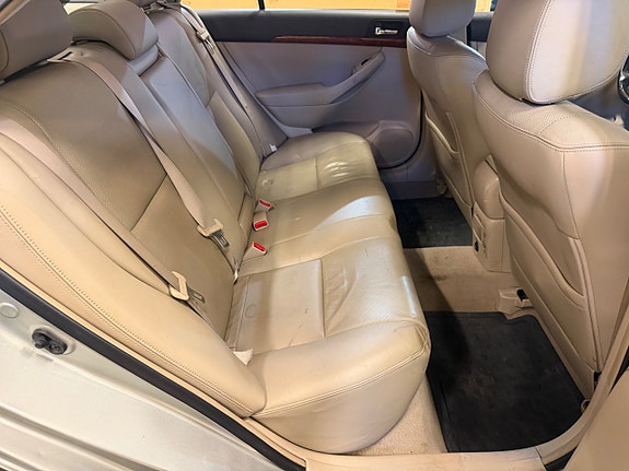 Toyota Avensis 15 of 16