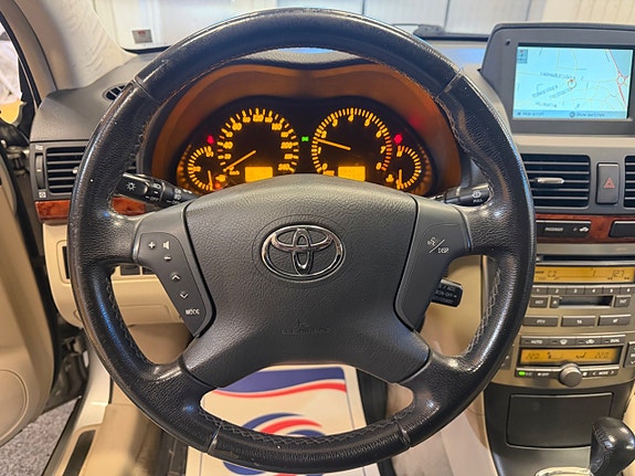 Toyota Avensis 9 of 16