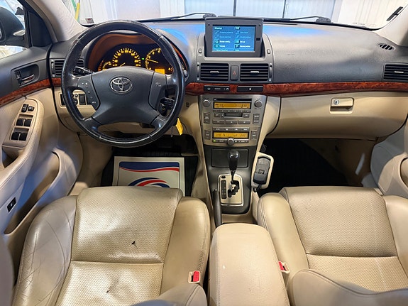 Toyota Avensis 6 of 16