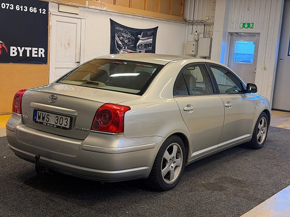 Toyota Avensis 4 of 16