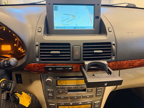 Toyota Avensis 14 of 16