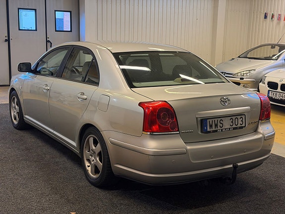 Toyota Avensis 3 of 16