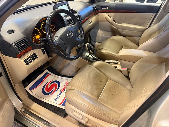 Toyota Avensis 12 of 16