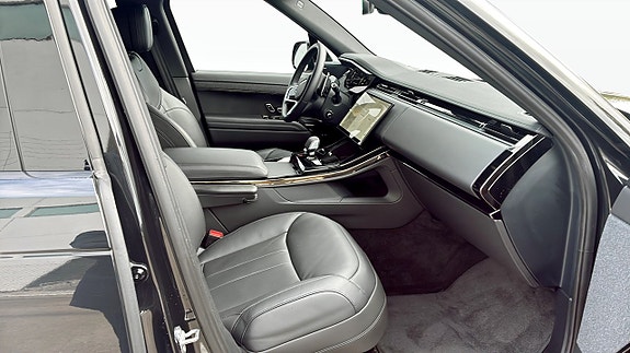 Land Rover Range Rover Sport 3 of 9