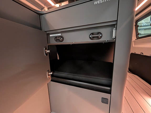 Ford Nugget Active / 170hk / 5-sitsplatser / Automat / Pop-up / 4 sängplatser / Nya modellen 29 of 30