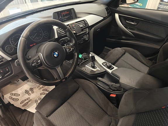 BMW 320d 15 of 22